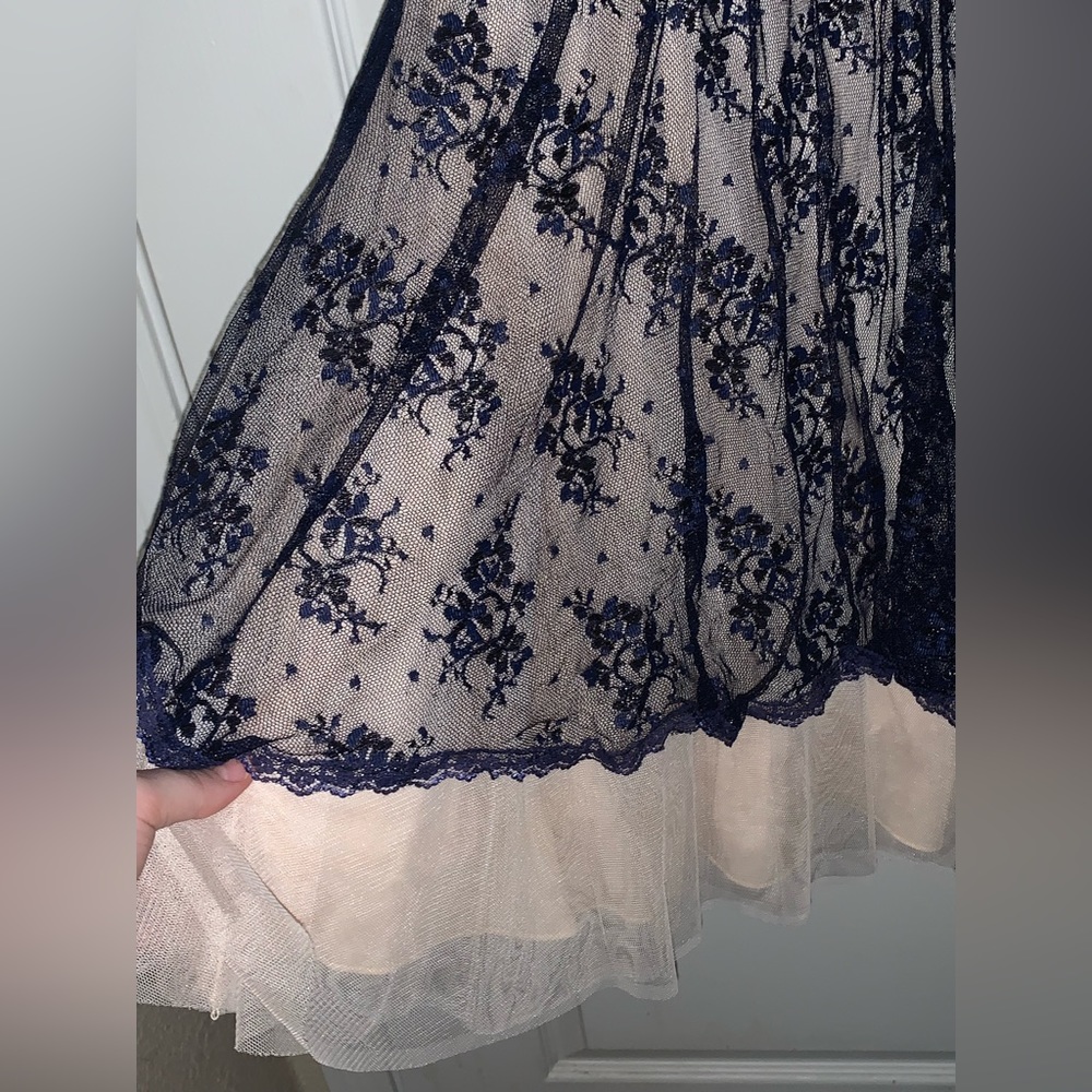 Windsor Navy and Nude Lace Dress - Size 7/8 - Picture 4 of 7